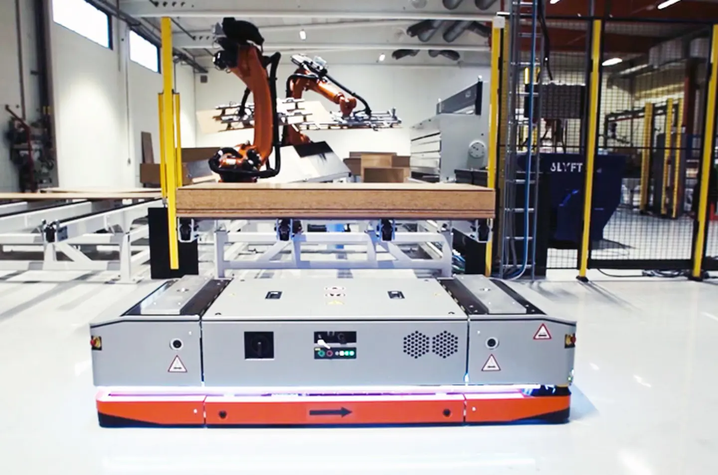 Automatiserad mobil robot (AMR) i industriellt lager